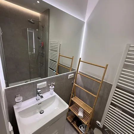 Beckhomes Munich, New, 2br With Terrace Apartman *