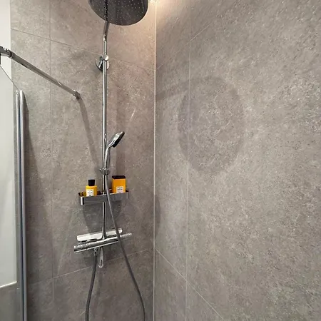 Beckhomes Munich, New, 2br With Terrace Lägenhet München